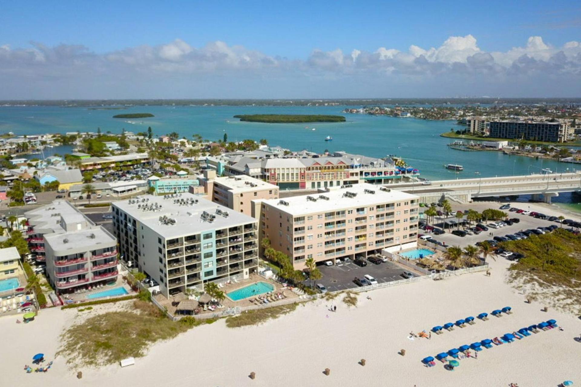 402 - Sandy Shores St. Pete Beach Exteriör bild